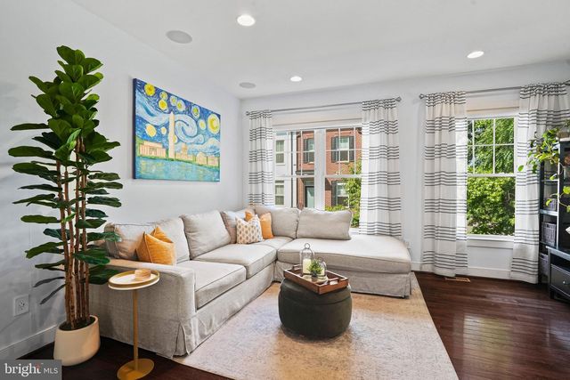 512 REGENT PL NE, Washington, DC 20017