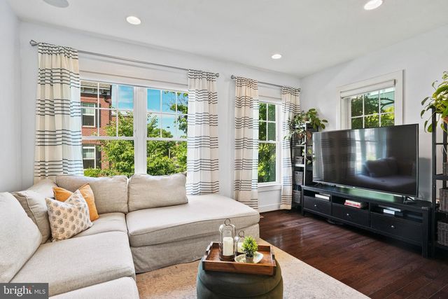 512 REGENT PL NE, Washington, DC 20017