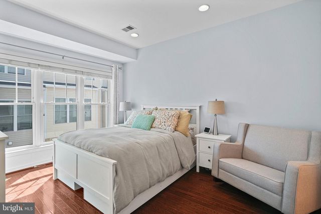 512 REGENT PL NE, Washington, DC 20017