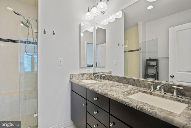 512 REGENT PL NE, Washington, DC 20017