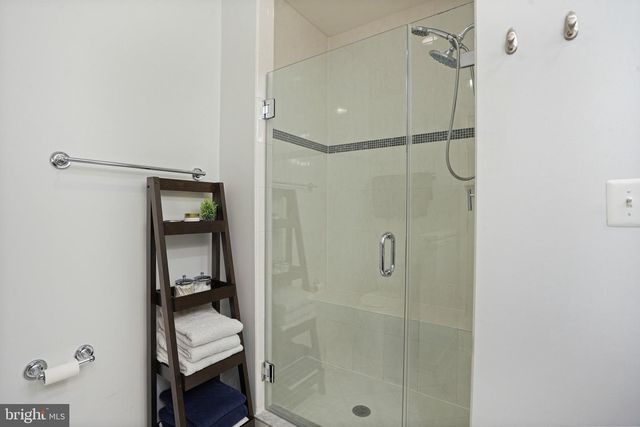 512 REGENT PL NE, Washington, DC 20017