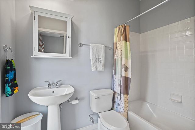 512 REGENT PL NE, Washington, DC 20017