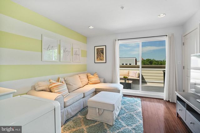 512 REGENT PL NE, Washington, DC 20017