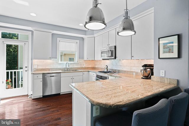 512 REGENT PL NE, Washington, DC 20017