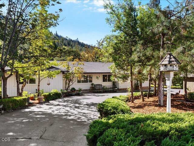 627 Carriage Road, Grants Pass, OR 97526