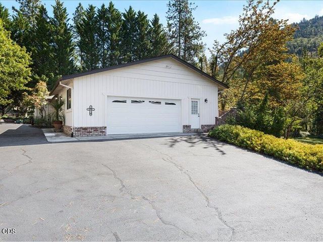 627 Carriage Road, Grants Pass, OR 97526