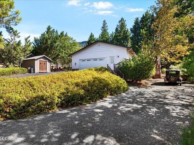 627 Carriage Road, Grants Pass, OR 97526