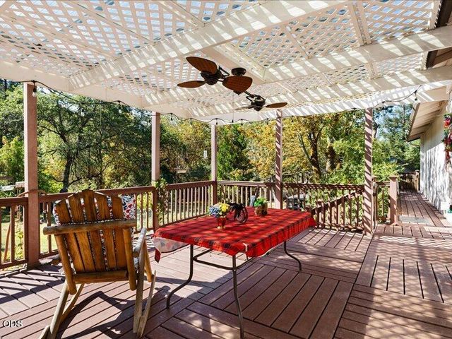 627 Carriage Road, Grants Pass, OR 97526