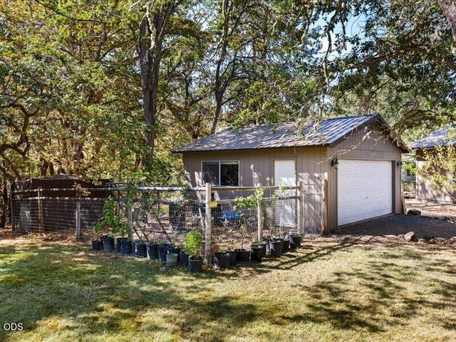 627 Carriage Road, Grants Pass, OR 97526