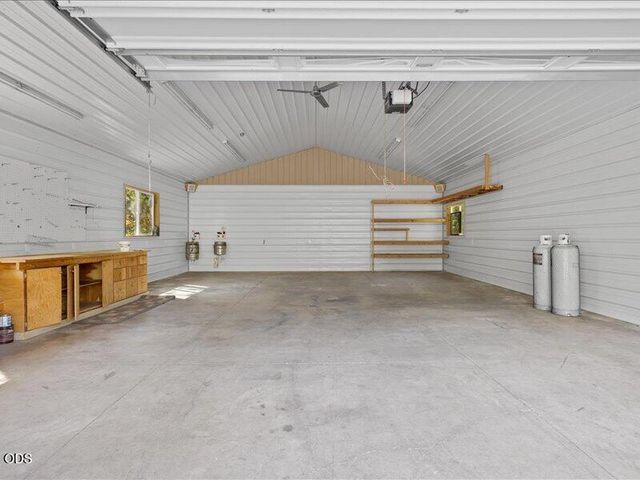 627 Carriage Road, Grants Pass, OR 97526