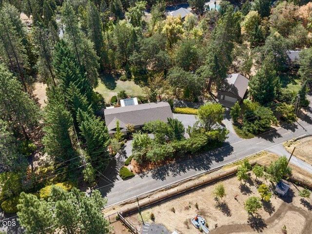 627 Carriage Road, Grants Pass, OR 97526
