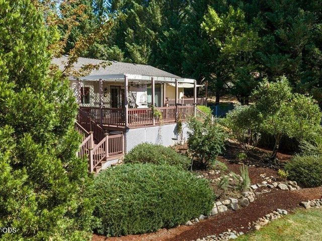 627 Carriage Road, Grants Pass, OR 97526