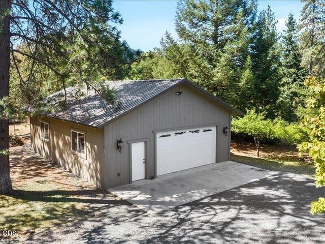 627 Carriage Road, Grants Pass, OR 97526
