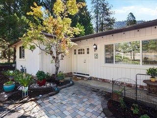 627 Carriage Road, Grants Pass, OR 97526