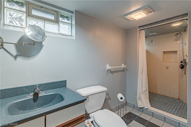 1294 Giel Avenue, Lakewood, OH 44107