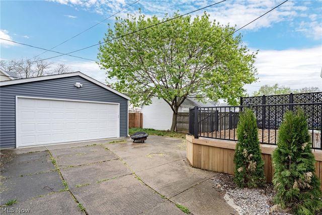 1294 Giel Avenue, Lakewood, OH 44107