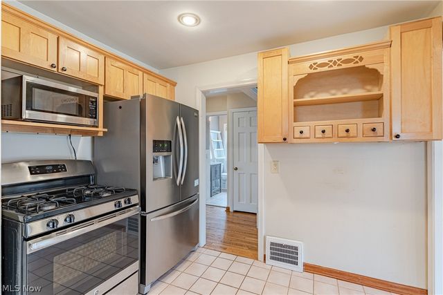 1294 Giel Avenue, Lakewood, OH 44107