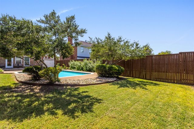 6906 Graham Drive, Rowlett, TX 75089