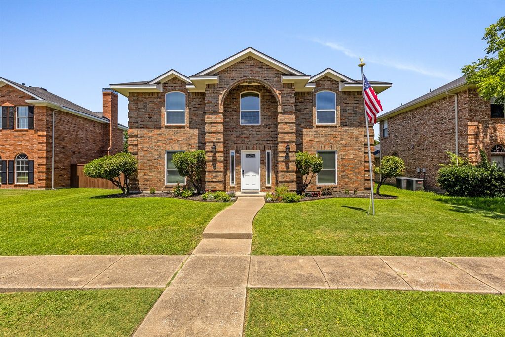 6906 Graham Drive, Rowlett, TX 75089