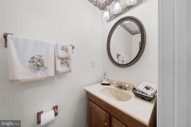 12521 HAWKS NEST LN, Germantown, MD 20876