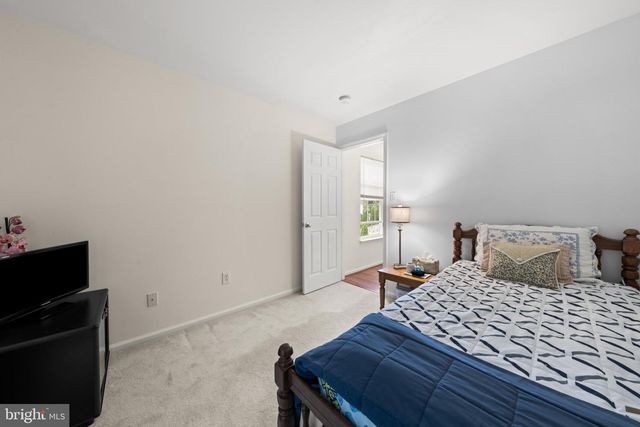 12521 HAWKS NEST LN, Germantown, MD 20876