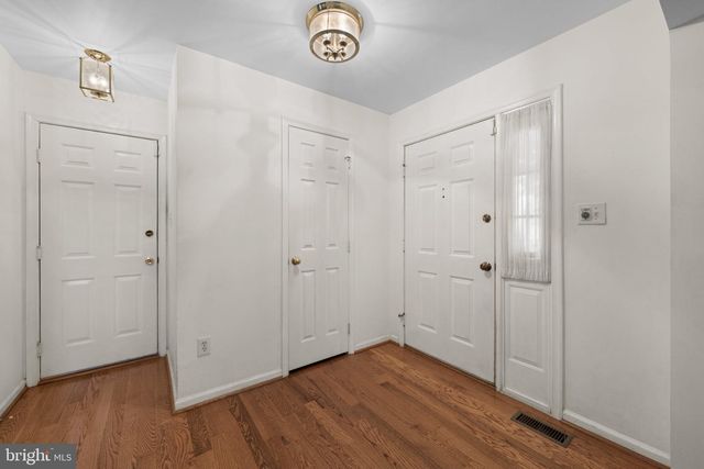 12521 HAWKS NEST LN, Germantown, MD 20876
