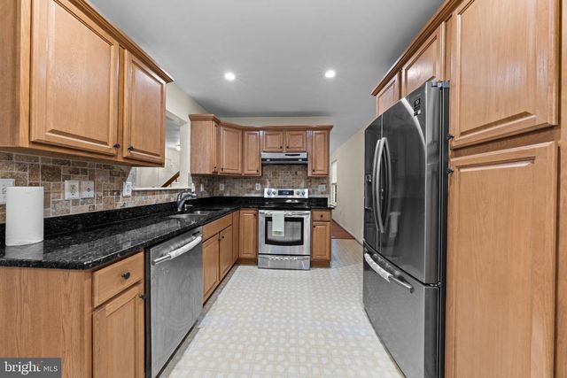 12521 HAWKS NEST LN, Germantown, MD 20876