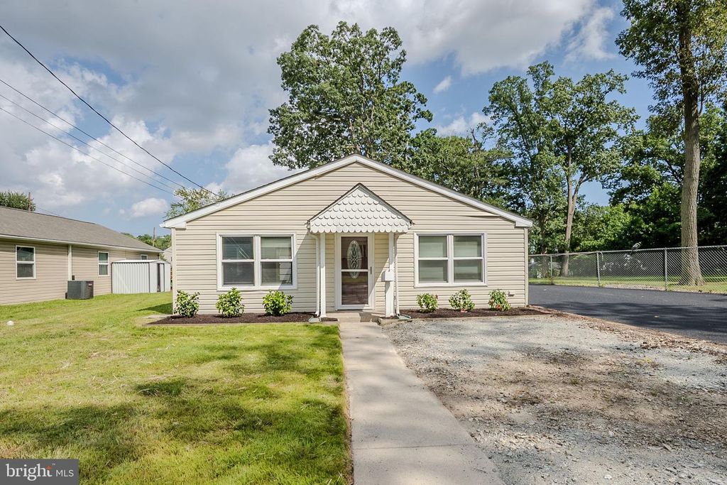 402 MAPLE AVE, Newport, DE 19804