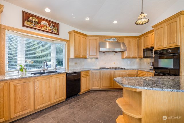 137 Bravo Road, Port Angeles, WA 98362