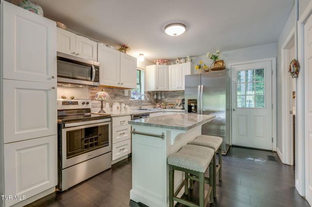 133 Admiral Avenue, Elizabethton, TN 37643