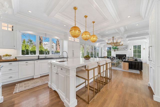48 Marshall Rd, Wellesley, MA 02482
