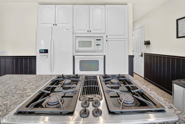 3354 Christie Boulevard, Toledo, OH 43606