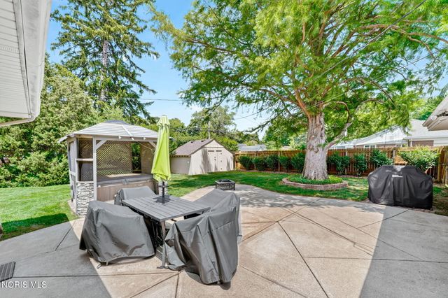 3354 Christie Boulevard, Toledo, OH 43606