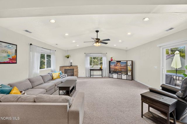 3354 Christie Boulevard, Toledo, OH 43606