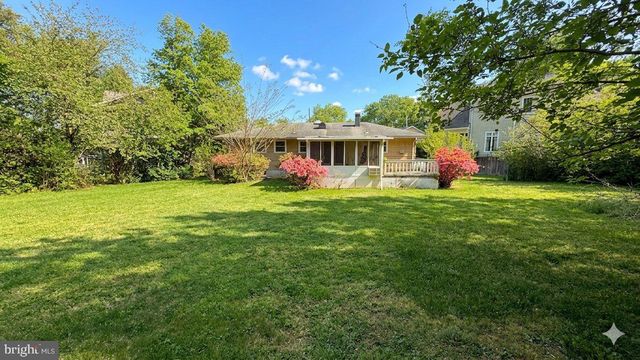 902 OLYMPIAN CIR SW, Vienna, VA 22180