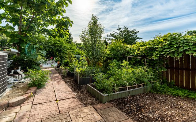 21185 Bayhill Court, Noblesville, IN 46062