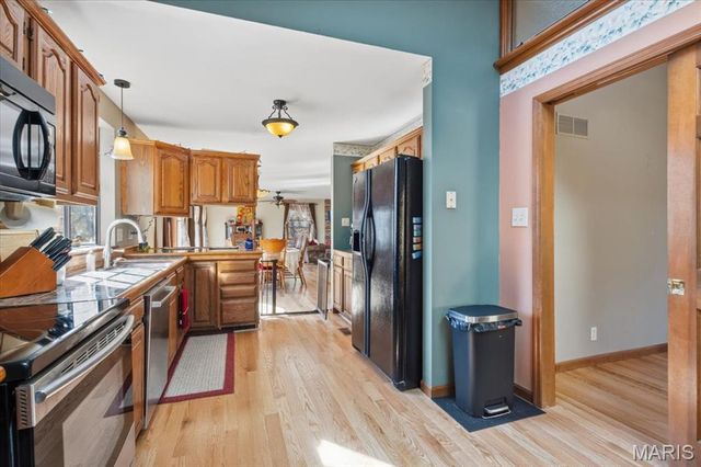 33 Wilderness Road, Eureka, MO 63025