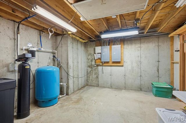 33 Wilderness Road, Eureka, MO 63025