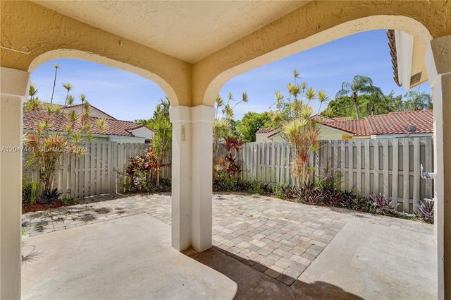 1361 Springside Dr 3, Weston, FL 33326