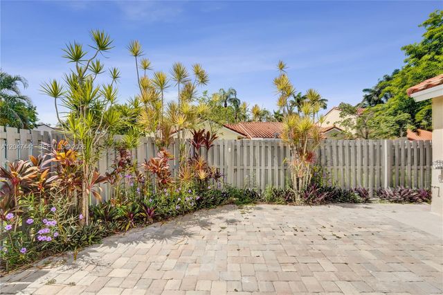 1361 Springside Dr 3, Weston, FL 33326