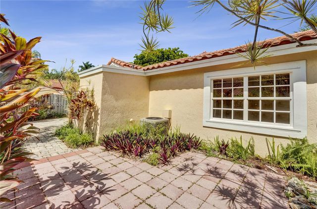 1361 Springside Dr 3, Weston, FL 33326
