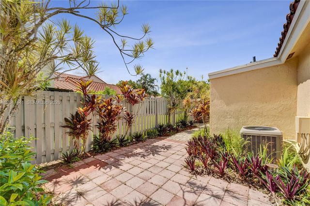 1361 Springside Dr 3, Weston, FL 33326