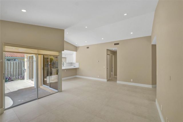 1361 Springside Dr 3, Weston, FL 33326