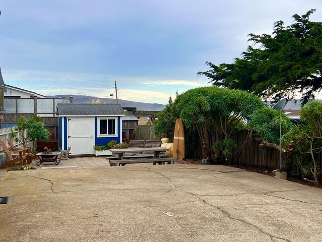 75 Ocean View Ave, Dillon Beach, CA 94929