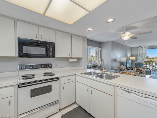 893 Collier Ct Apt 301, Marco Island, FL 34145