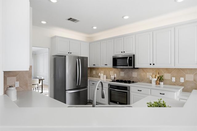 9400 Savannah Ridge DR, Austin, TX 78726