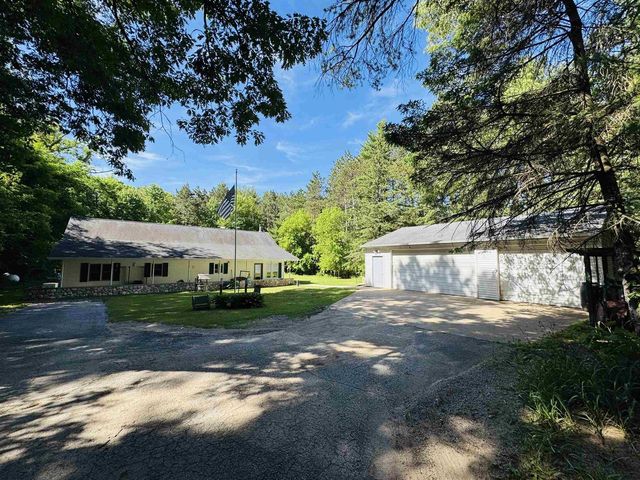 W3591 Twin Lane, Redgranite, WI 54970