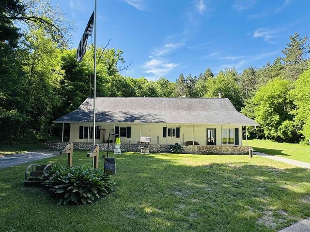 W3591 Twin Lane, Redgranite, WI 54970