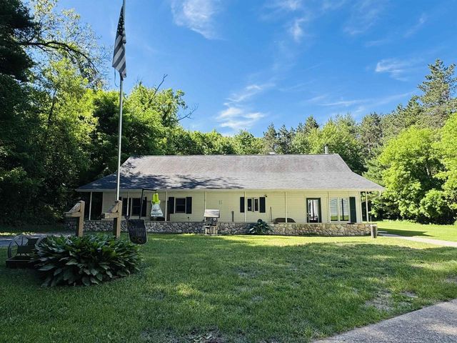 W3591 Twin Lane, Redgranite, WI 54970