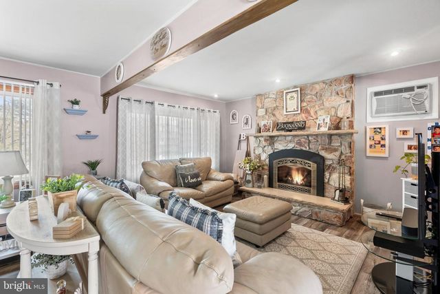 54 QUINCY DR, Levittown, PA 19057